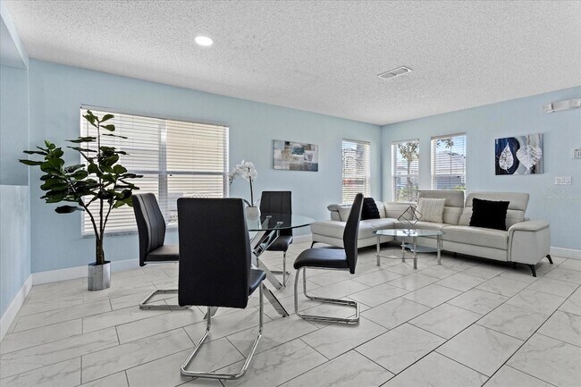 Foto del edificio - 642 Elderberry Dr