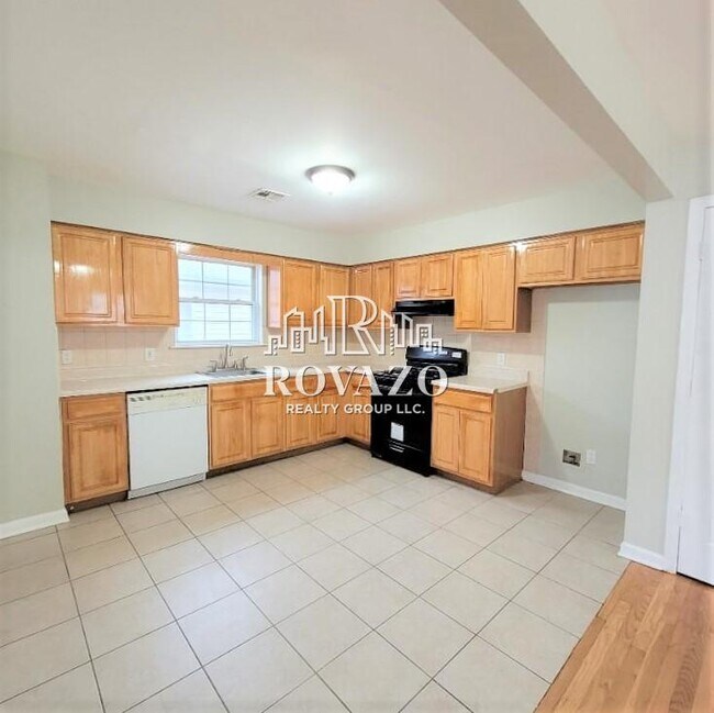 Foto del edificio - 82 Hawthorne Ave