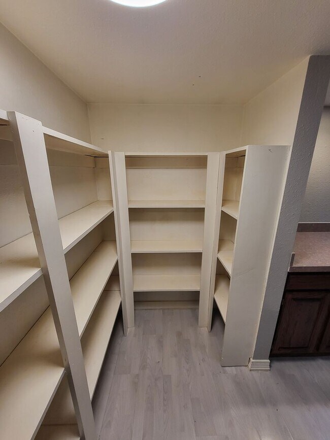Building Photo - 1 Bed 1 Bath Apartment Available in North ...