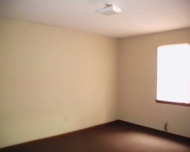 Building Photo - 155 Laurie Dr