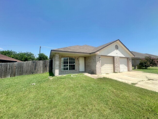 Building Photo - 3605 Woodrow Dr