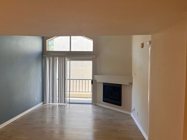 Building Photo - 2 Bedroom 2 Bathroom Plus Loft in Prime Woodland Hills