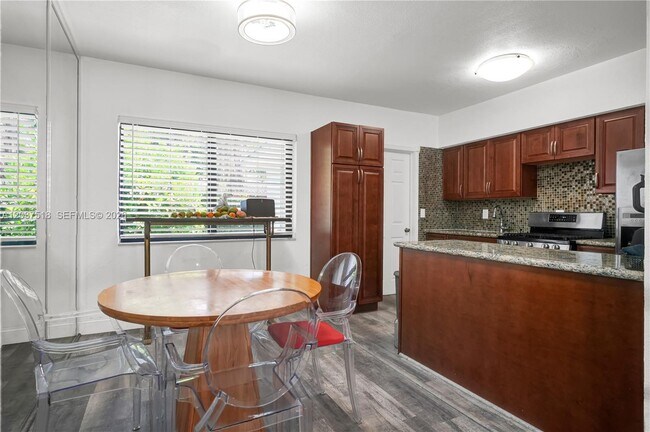 Foto del edificio - 6822 NE 5th Ave