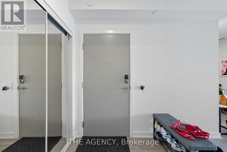 Building Photo - 30 Upper Mall Wy