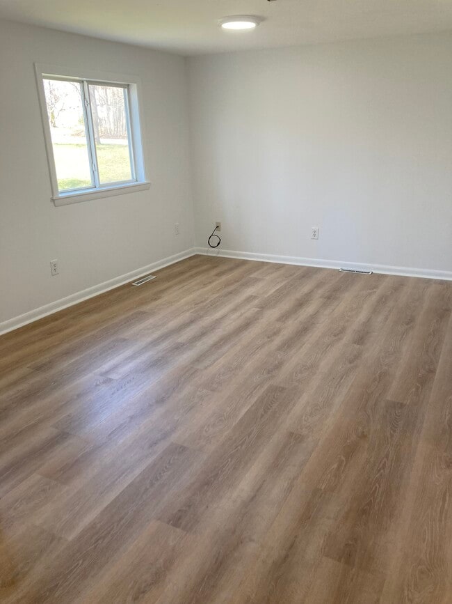 Building Photo - 8 Regency Dr