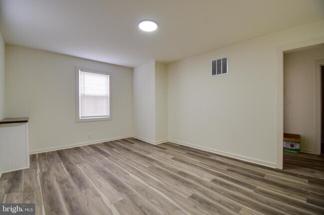 Foto del edificio - 1737 Earhart Rd