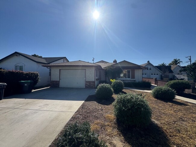 Building Photo - 708 E Cook St