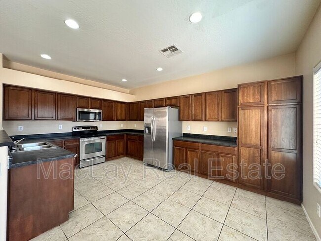 Foto del edificio - 18270 N Jameson Dr