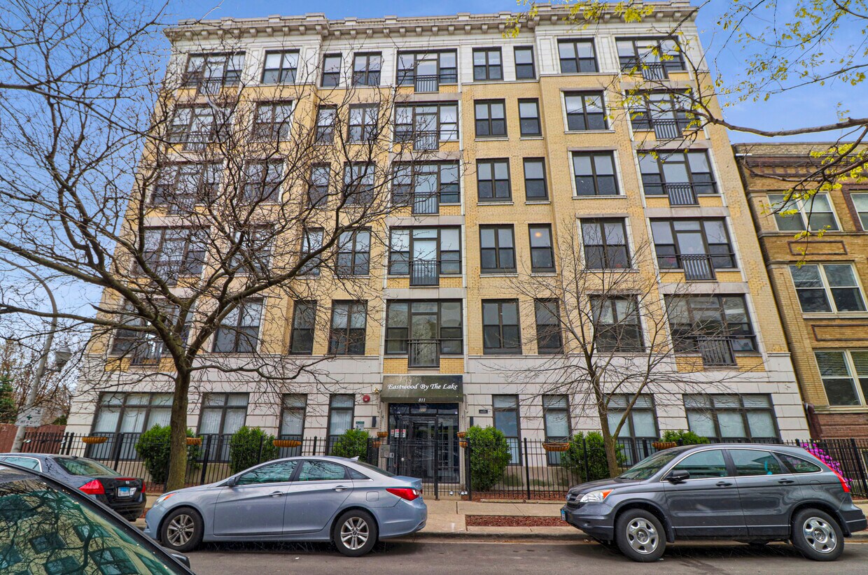 Primary Photo - 811 W Eastwood Ave