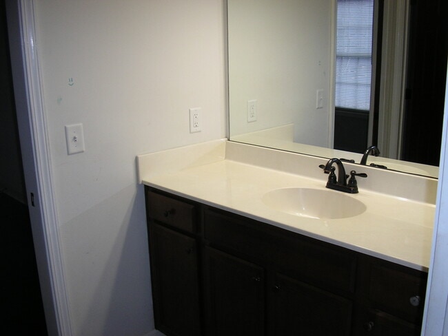 Building Photo - 1521 Normalview Dr