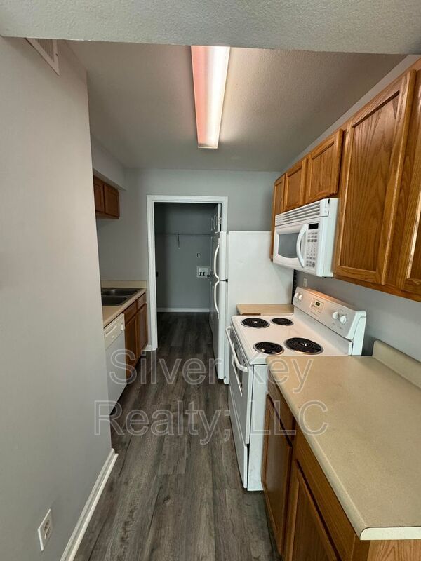 Building Photo - 268 Willow Creek Drive