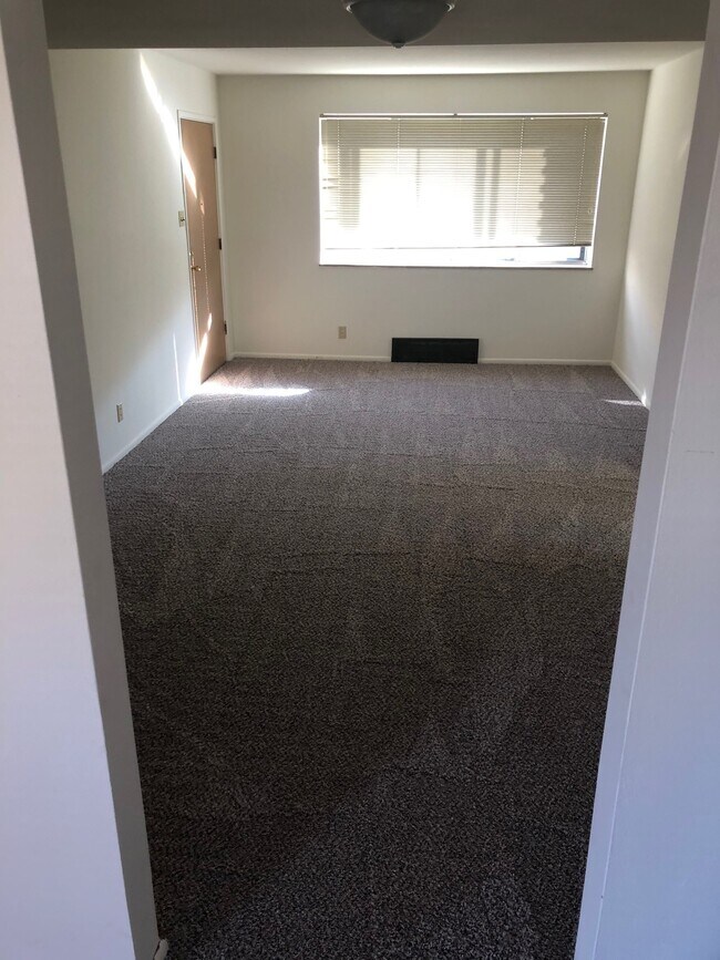 Building Photo - 8531 Titchfield Ct