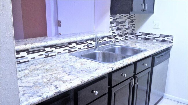 Foto del edificio - 8417 Hearth Dr