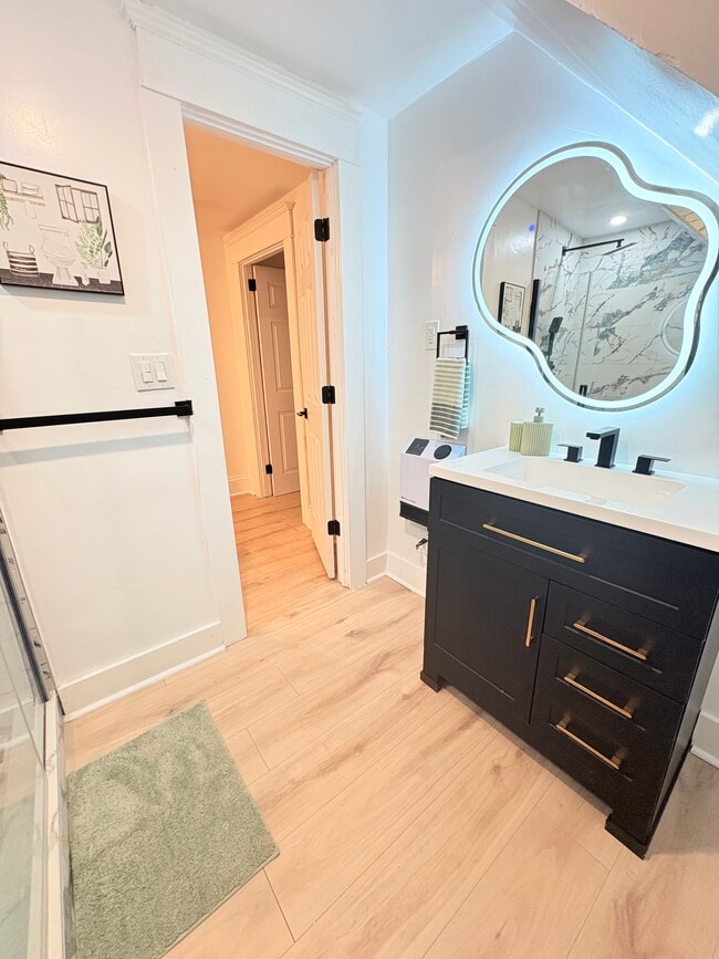 Building Photo - 1136 Wood Ave