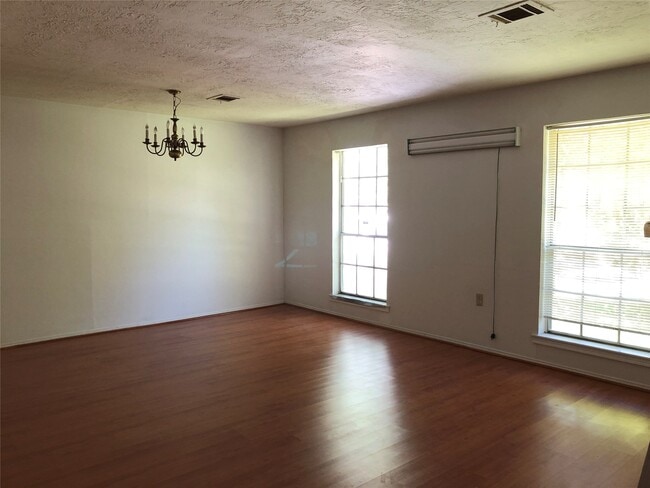 Building Photo - 8807 Edgemoor Dr