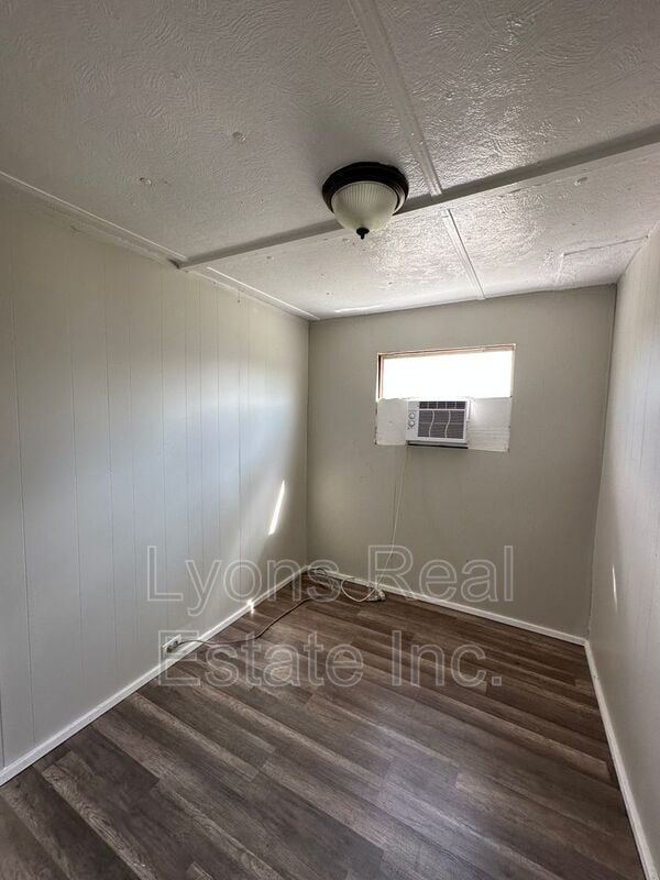 Building Photo - 8086 Heck Dr
