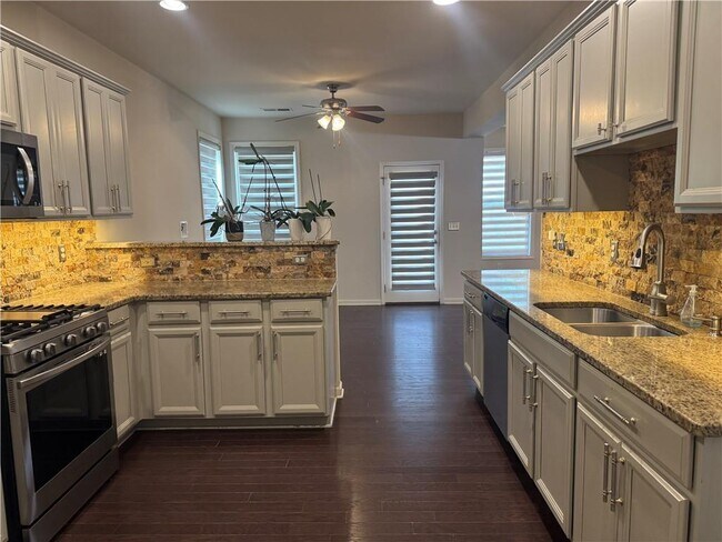 Foto del edificio - 3683 Archgate Ct