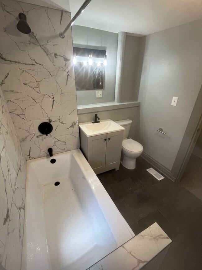 Foto del edificio - 3 Bedroom 1.5 Bath Single Family Home for Rent