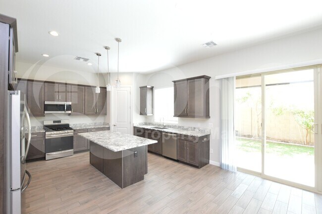 Building Photo - 6515 E Bluefield Ave