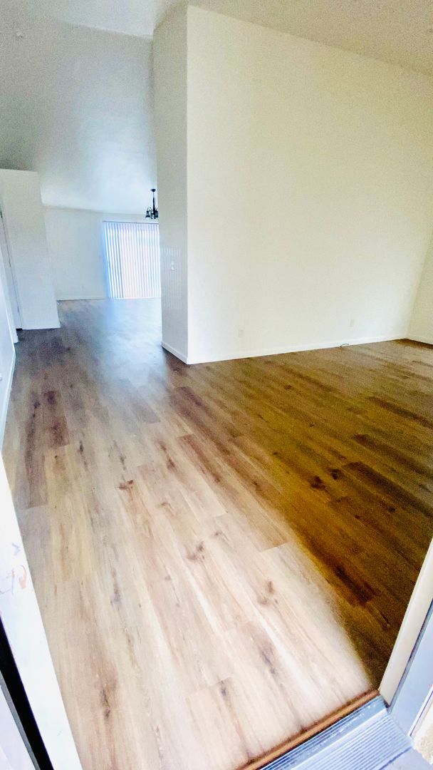 Foto del edificio - Gorgeous Remodeled Spacious 4 bedroom