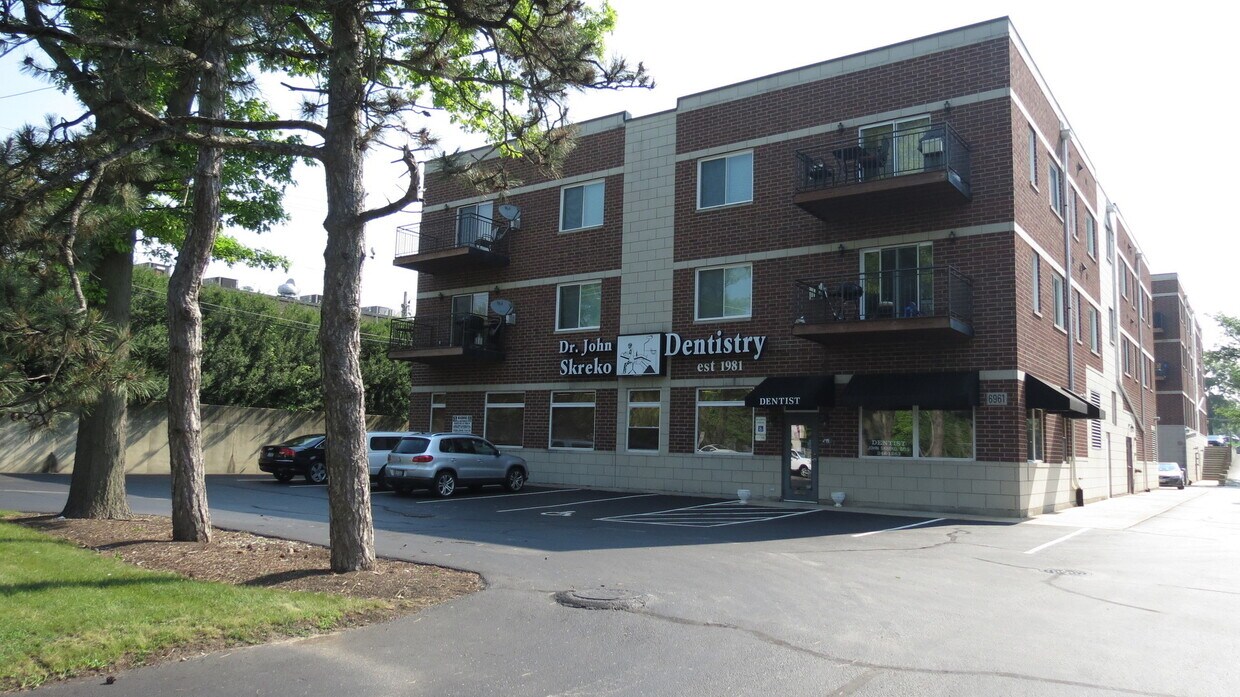 Primary Photo - 6961 Vine St