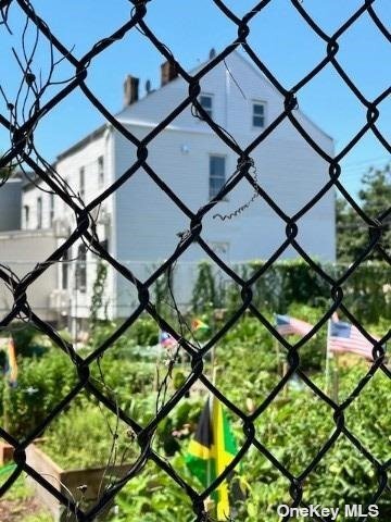 Building Photo - 622 Glenmore Ave