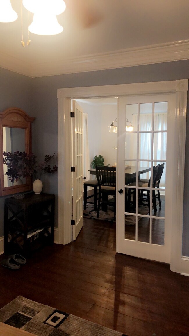 Building Photo - 6 6th St