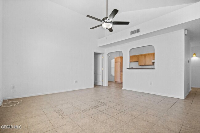 Foto del edificio - 14553 Desierto Bello Ave