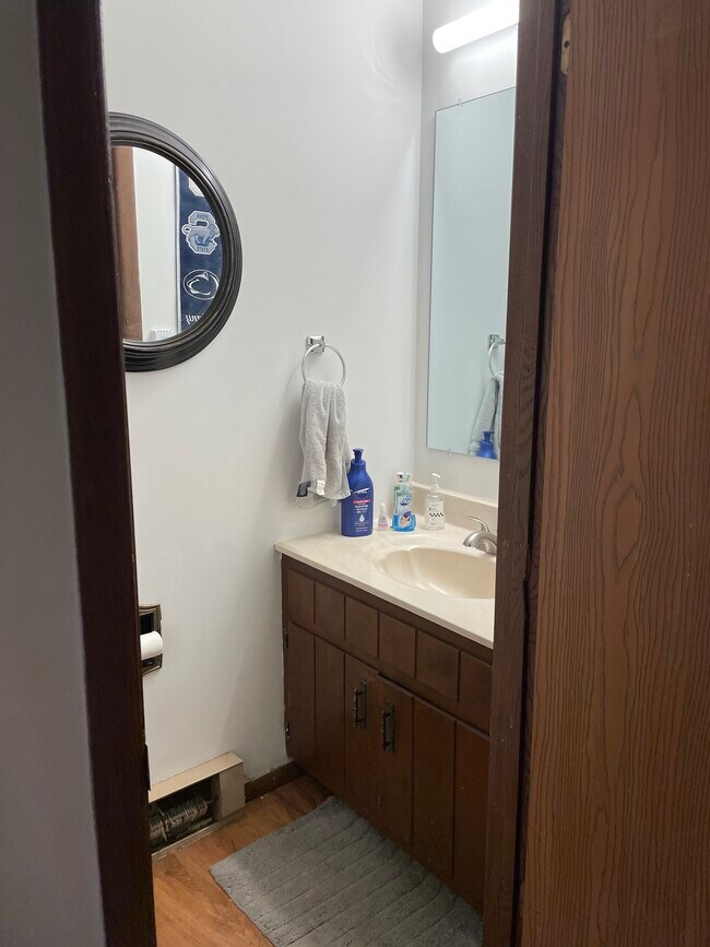 Foto del edificio - 154 E Cherry Ln