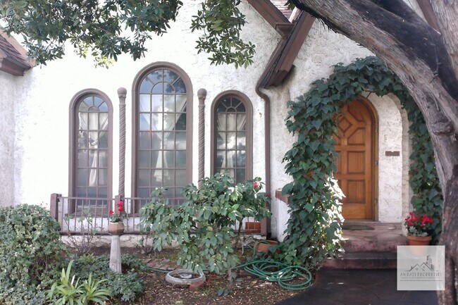 Foto del edificio - Beautiful 3 Bedroom home located in the Hi...