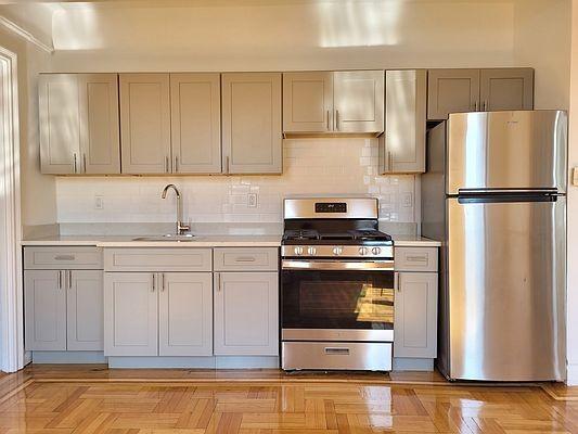 Foto del edificio - 2 bedroom in BRONX NY 10451