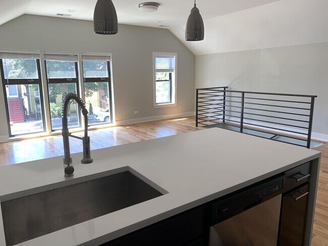 Foto del edificio - 2336 W 19th St
