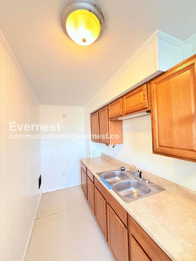 Foto del edificio - 2 Bed/1 Bath Home with Off-Street Parking / Pet-Friendly / Vouchers Accepted / Available Now!
