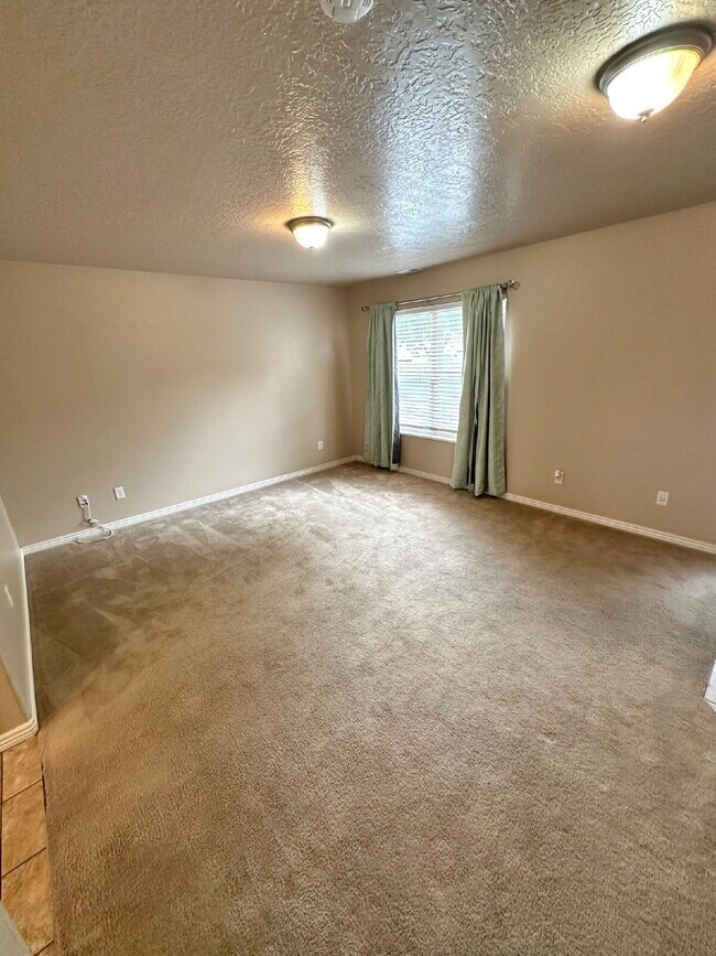 Foto del edificio - Townhome in prime location