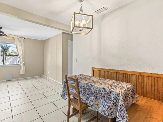 Foto del edificio - 11183 110th Ave N