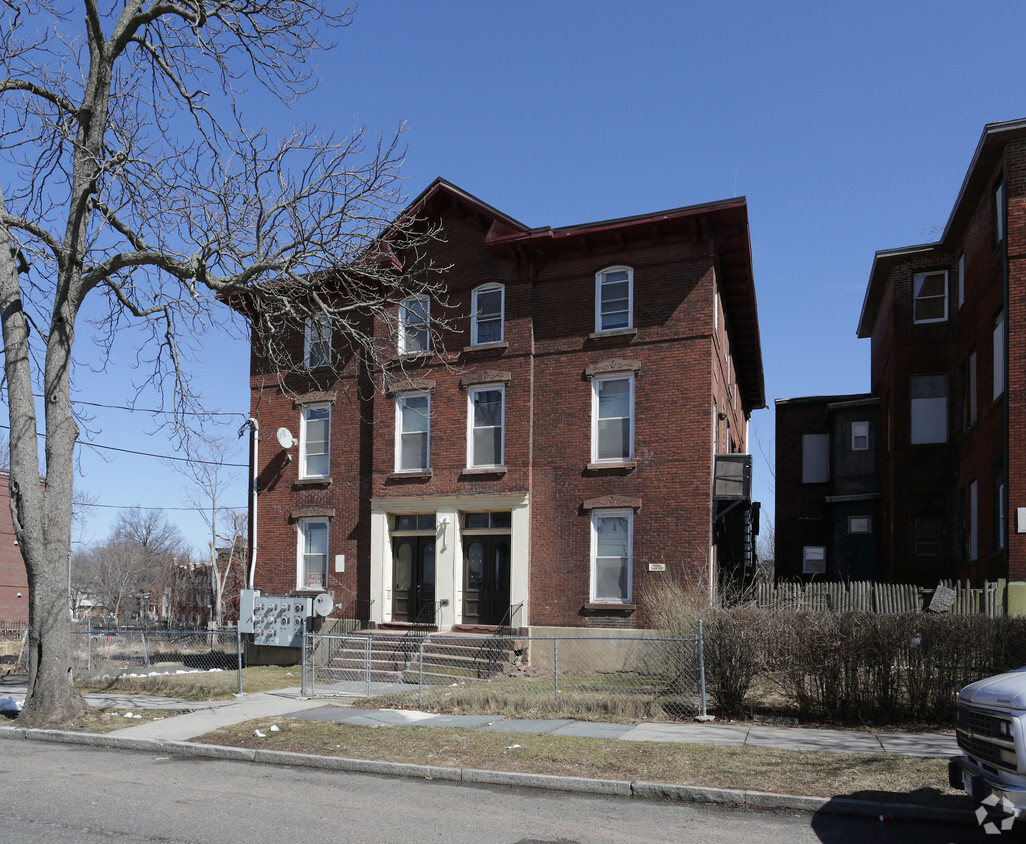 Building Photo - 98-100 Edwards St