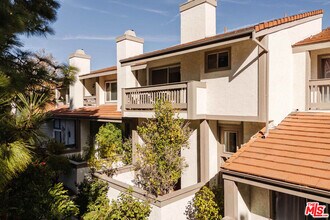 Building Photo - 17158 Palisades Cir