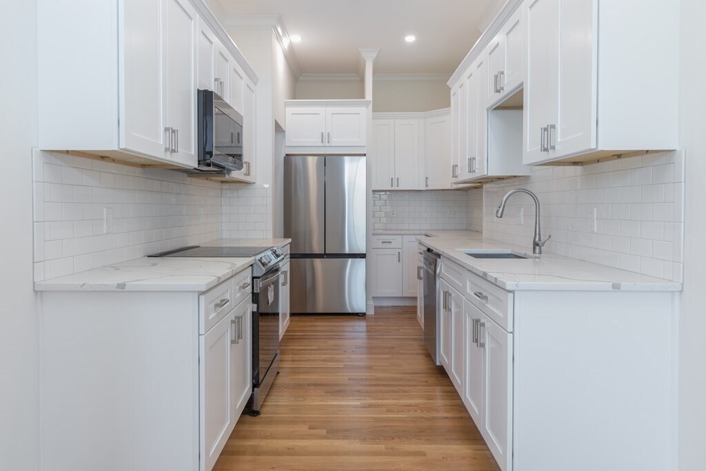 Primary Photo - 20 Brimmer St