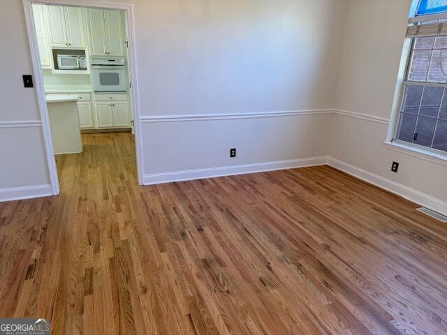 Foto del edificio - 128 Russell Dr