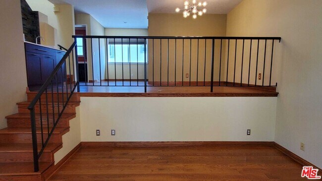 Foto del edificio - 7320 Balboa Blvd