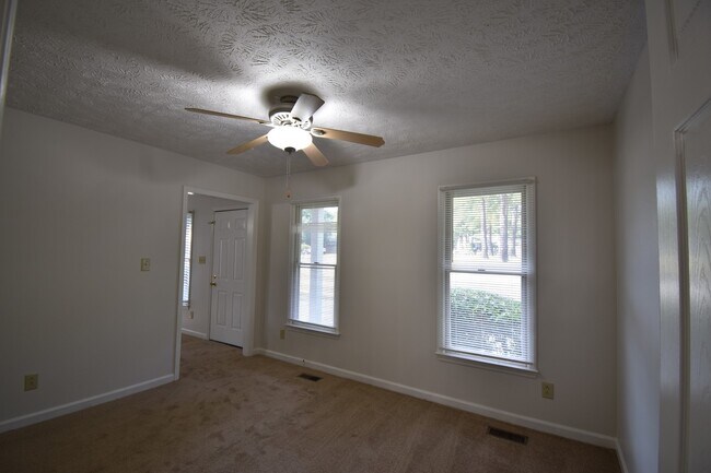 Building Photo - 202 Cobblestone Ct