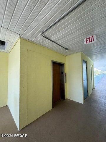 Building Photo - 717 S Beach St