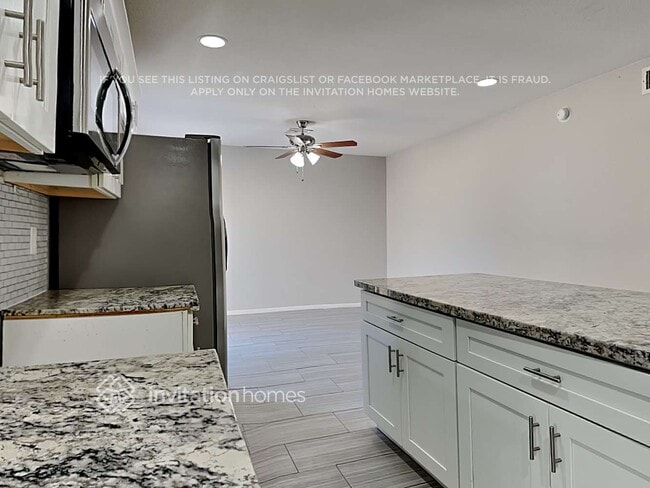 Building Photo - 1915 E Colgate Dr