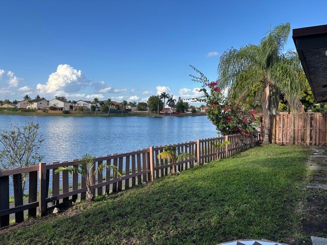 Foto del edificio - 1062 SW 135th Pl