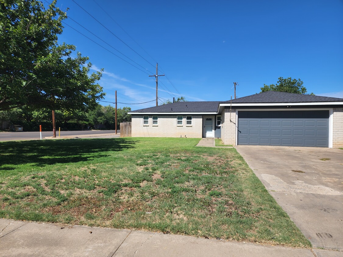 Front yard - 3324 Arlington St