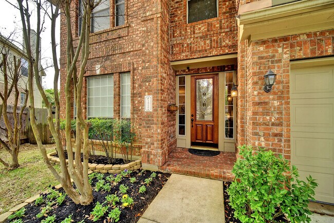 Building Photo - 16200 White Creek Cove