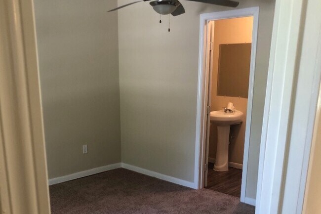 Foto del edificio - 9345 Talton St