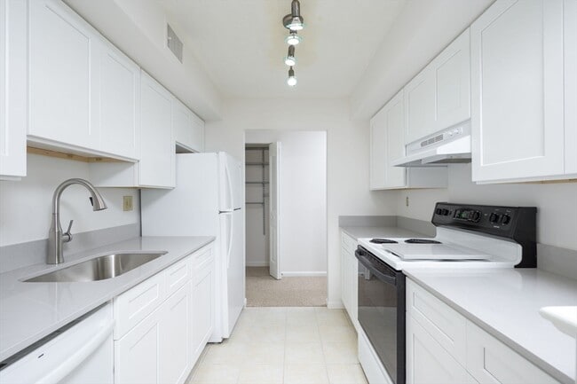 Foto del edificio - 18 Beal's Cove Rd