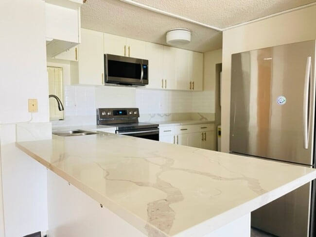 Foto del edificio - 1 Bedroom, 1 Bathroom, 1 Parking (Kings Gate)