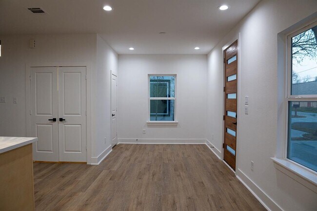 Foto del edificio - 8803 Parkway Dr